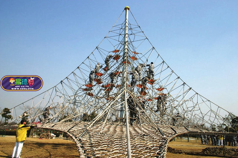 戶外青（qīng）少年拓展攀爬網設（shè）備